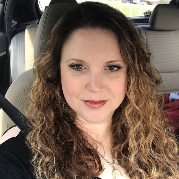 Meet your Posher, Michelle - Picture 2 of 2